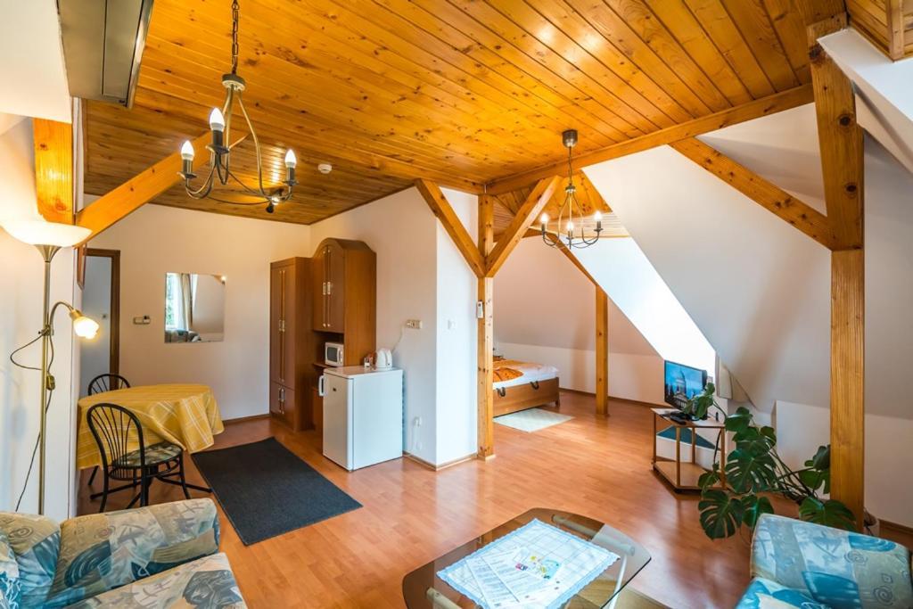 Szent Kristof Panzio Bed & Breakfast Strigoniu Exterior foto