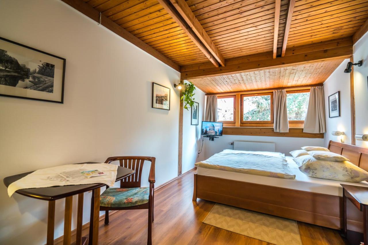 Szent Kristof Panzio Bed & Breakfast Strigoniu Exterior foto