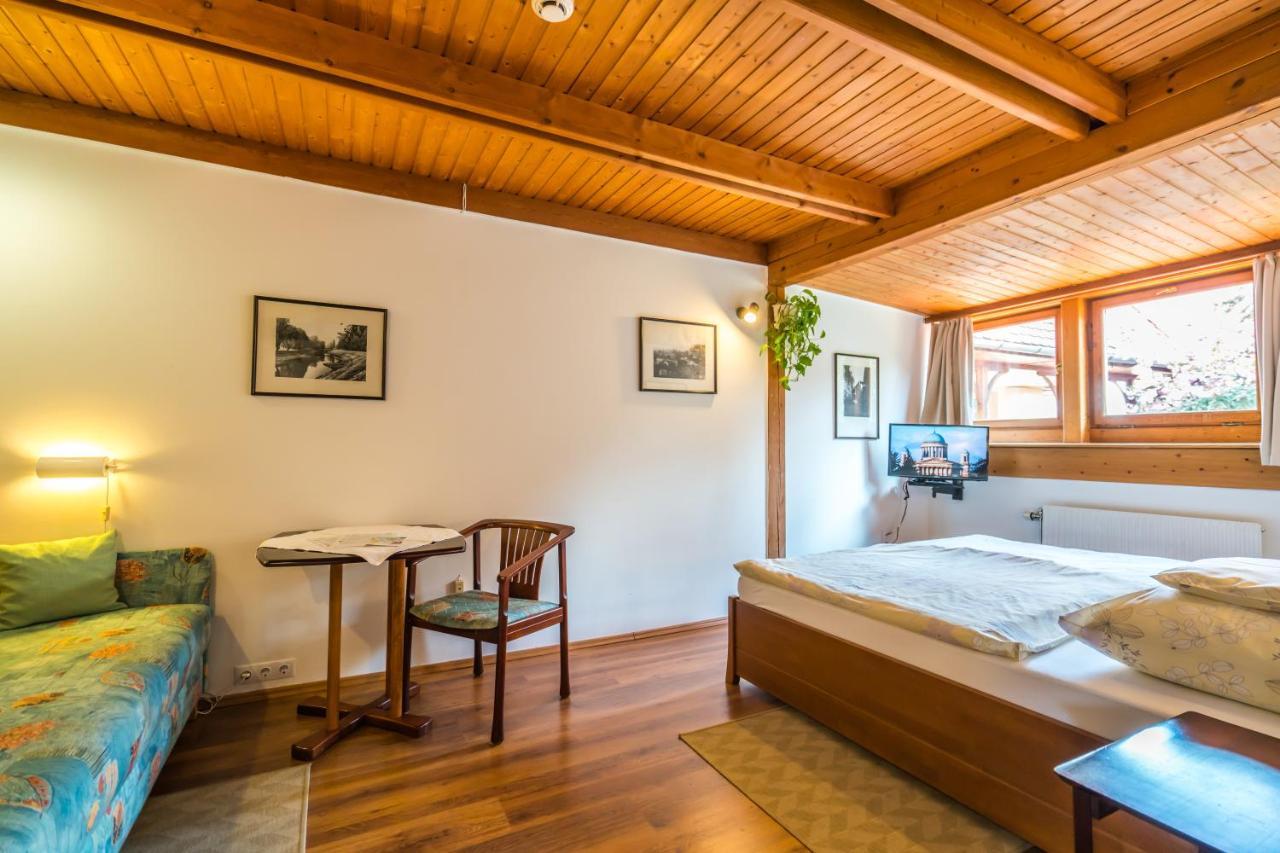 Szent Kristof Panzio Bed & Breakfast Strigoniu Exterior foto