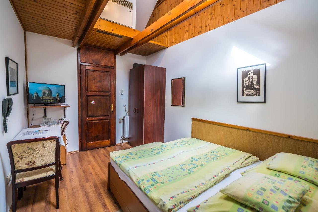 Szent Kristof Panzio Bed & Breakfast Strigoniu Exterior foto