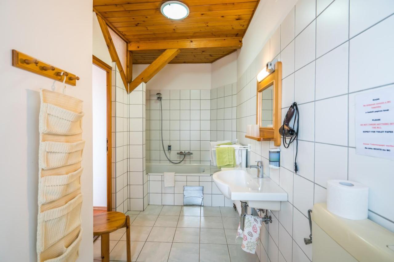 Szent Kristof Panzio Bed & Breakfast Strigoniu Exterior foto