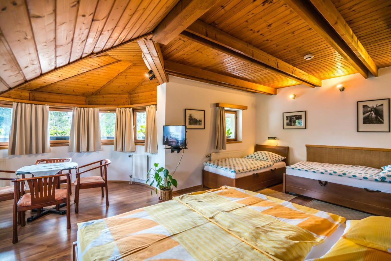 Szent Kristof Panzio Bed & Breakfast Strigoniu Exterior foto