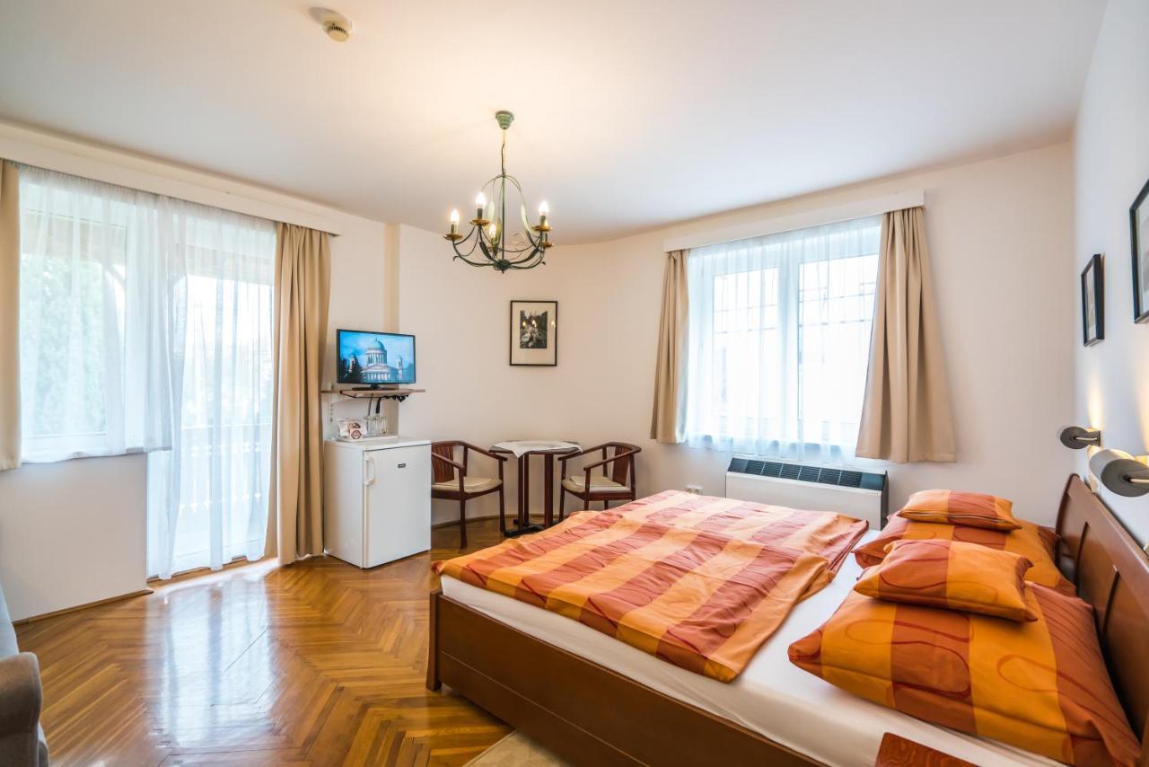 Szent Kristof Panzio Bed & Breakfast Strigoniu Exterior foto