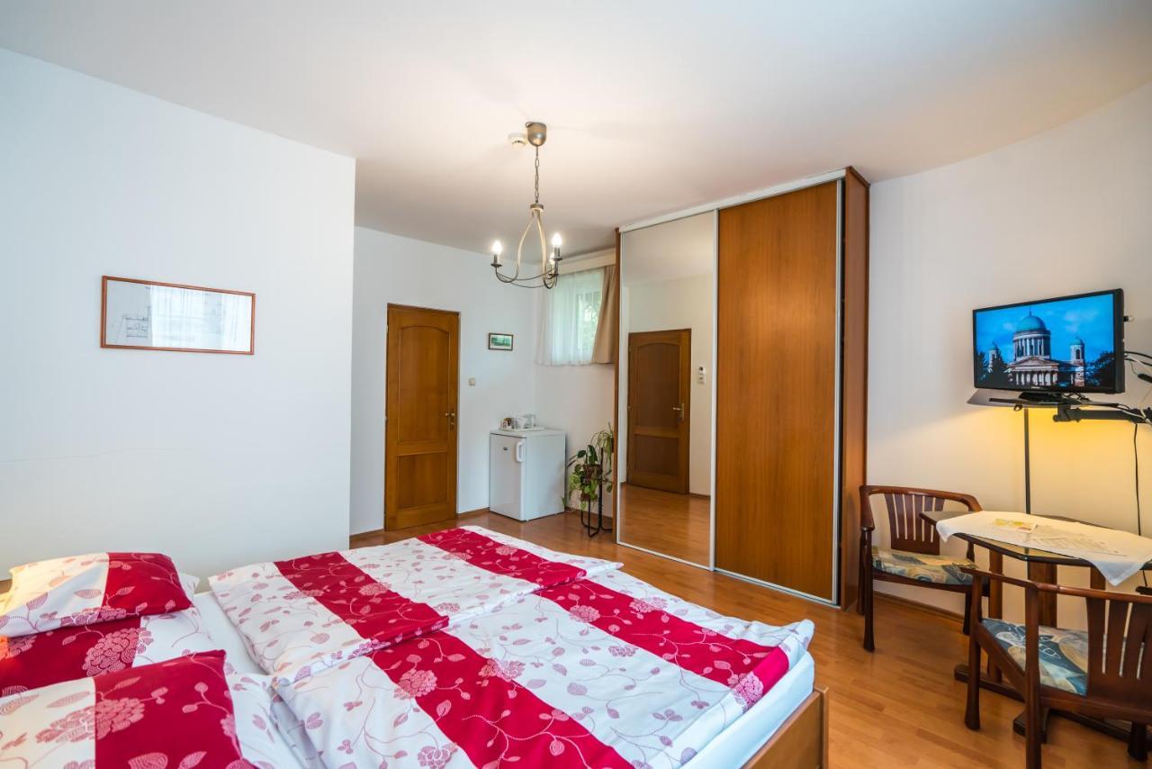 Szent Kristof Panzio Bed & Breakfast Strigoniu Exterior foto