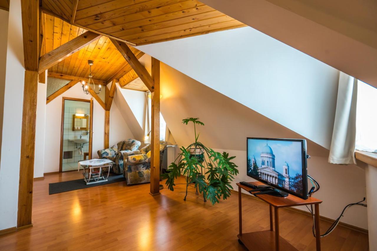 Szent Kristof Panzio Bed & Breakfast Strigoniu Exterior foto